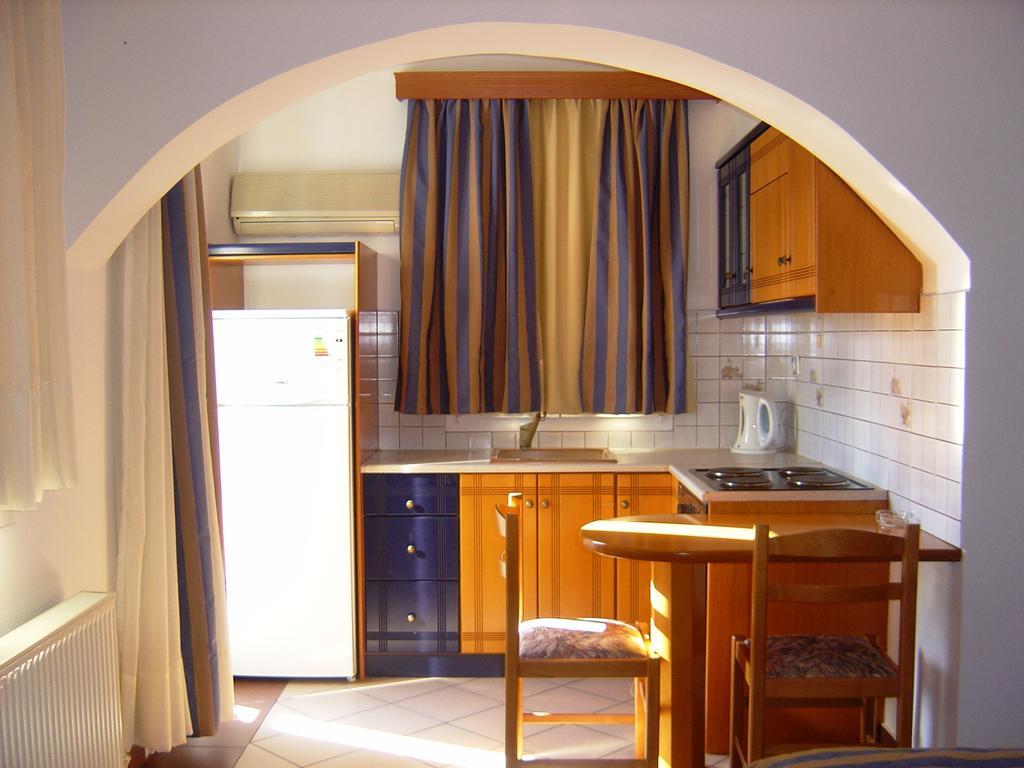 Kalimera Hotel Poros Town Bagian luar foto